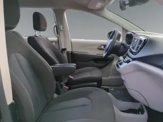 Chrysler Voyager 2023 LX 4dr Mini-Van