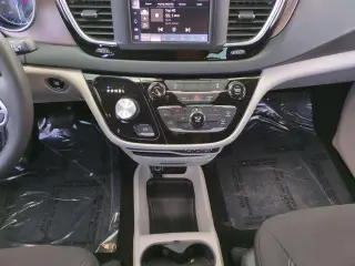 Chrysler Voyager 2023 LX 4dr Mini-Van