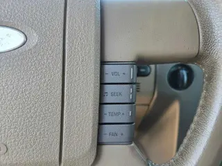 Ford F-150 2007 XLT 4dr SuperCrew 4WD Styleside 5.5 ft. SB