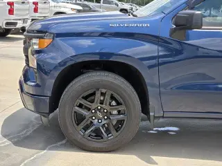 Chevrolet Silverado 1500 2023 4x2 Custom 4dr Crew Cab 5.8 ft. SB