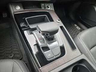 Audi Q5 2023 AWD quattro Premium 40 TFSI 4dr SUV