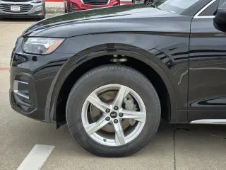 Audi Q5 2023 AWD quattro Premium 40 TFSI 4dr SUV