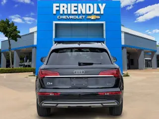 Audi Q5 2023 AWD quattro Premium 40 TFSI 4dr SUV