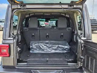Jeep Wrangler 2025 4x4 Sahara 4dr SUV