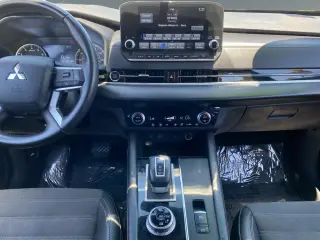Mitsubishi Outlander 2024