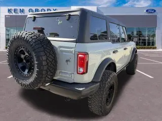 Ford Bronco 2021 4x4 Base 4dr SUV