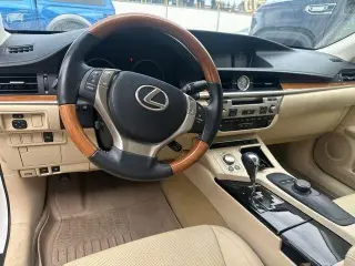 Lexus ES 300h 2014 4dr Sedan