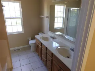 Propiedad en alquiler con 4 habitaciones y 2.5 baños en Florencia