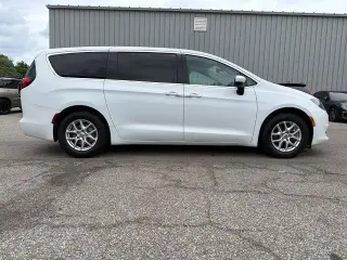 Chrysler Voyager 2023 LX 4dr Mini-Van