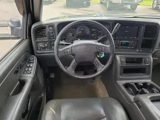 GMC Sierra 2500HD 2005 4dr Crew Cab Work Truck 4WD SB