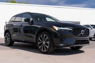 Volvo XC60 2024 AWD B5 Plus Dark Theme 4dr SUV