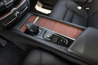 Volvo XC60 2024 AWD B5 Plus Dark Theme 4dr SUV
