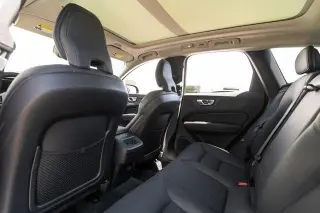 Volvo XC60 2024 AWD B5 Plus Dark Theme 4dr SUV