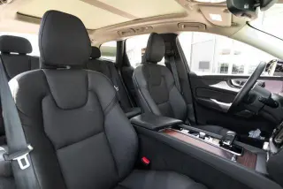 Volvo XC60 2024 AWD B5 Plus Dark Theme 4dr SUV