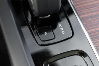 Volvo XC60 2024 AWD B5 Plus Dark Theme 4dr SUV