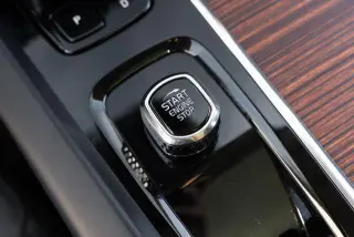 Volvo XC60 2024 AWD B5 Plus Dark Theme 4dr SUV