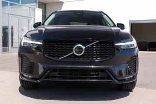 Volvo XC60 2024 AWD B5 Plus Dark Theme 4dr SUV