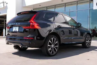 Volvo XC60 2024 AWD B5 Plus Dark Theme 4dr SUV