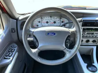 Ford Explorer Sport Trac 2002 4dr 4WD Crew Cab SB