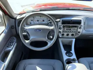 Ford Explorer Sport Trac 2002 4dr 4WD Crew Cab SB