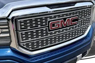 GMC Sierra 1500 2017 4x4 Denali 4dr Crew Cab 5.8 ft. SB