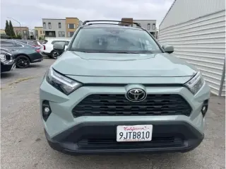 Toyota RAV4 2023 XLE Premium 4dr SUV