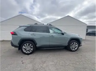 Toyota RAV4 2023 XLE Premium 4dr SUV