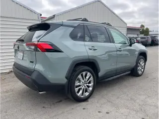Toyota RAV4 2023 XLE Premium 4dr SUV