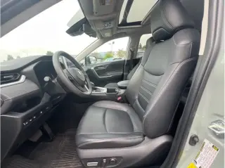 Toyota RAV4 2023 XLE Premium 4dr SUV