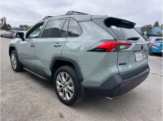 Toyota RAV4 2023 XLE Premium 4dr SUV