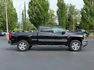 Chevrolet Silverado 2500HD 2015 4x4 LTZ 4dr Crew Cab SB