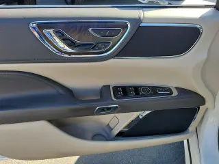 Lincoln Continental 2017 AWD Reserve 4dr Sedan