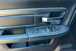 Ram 1500 2017 4x2 Sport 2dr Regular Cab 6.3 ft. SB Pickup