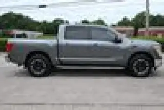 2017 Nissan Titan