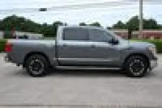 2017 Nissan Titan