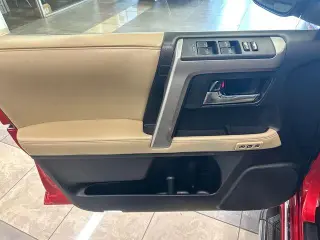 Toyota 4Runner 2018 4x4 SR5 4dr SUV