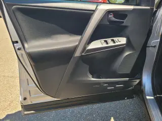 Toyota RAV4 2018 LE 4dr SUV