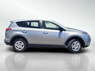 Toyota RAV4 2018 LE 4dr SUV