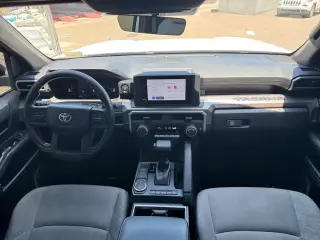 Toyota Tacoma 2024 4x2 SR5 4dr Double Cab 5.0 ft SB