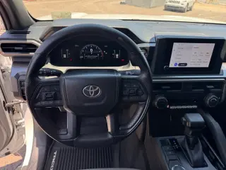 Toyota Tacoma 2024 4x2 SR5 4dr Double Cab 5.0 ft SB