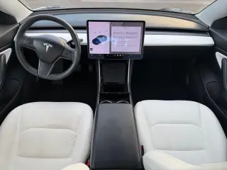 Tesla Model 3 2019 AWD Performance 4dr Fastback