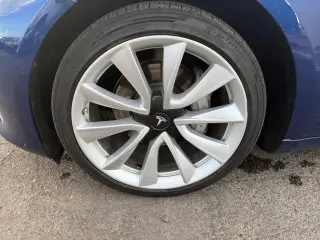 Tesla Model 3 2019 AWD Performance 4dr Fastback