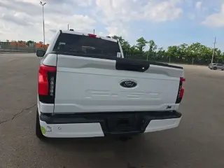 Ford F-150 Lightning 2023 AWD XLT 4dr SuperCrew 5.5 ft. SB
