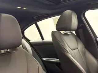 BMW 3 Series 2025 AWD 330i xDrive 4dr Sedan