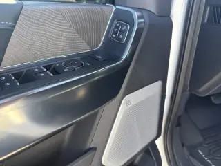 2025 Ford Super Duty F-350 SRW Platinum