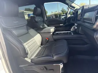 2025 Ford Super Duty F-350 SRW Platinum