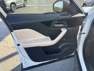 2018 Jaguar F-PACE 25t Premium