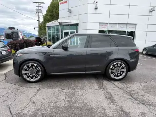 2025 Land Rover Range Rover Sport SE