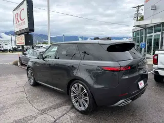 2025 Land Rover Range Rover Sport SE
