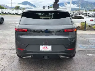 2025 Land Rover Range Rover Sport SE